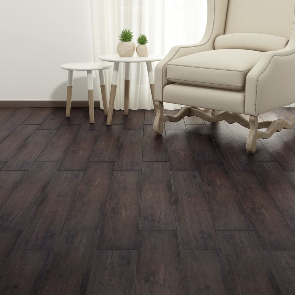 Itsekiinnittyvät PVC-lattialankut 2,51 m² 2 mm tummanruskea - Harrastajankoti.fi
